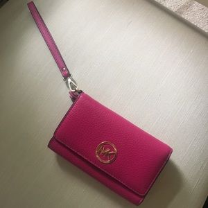 Michael Kors wristlet & phone holder